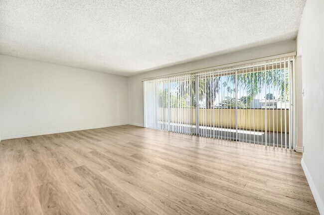 Building Photo - 1002 12th St in Santa Monica - North of Wi...