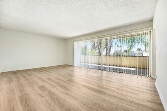 Building Photo - 1002 12th St