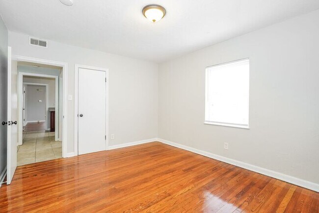 Building Photo - 1048 Berkeley Rd