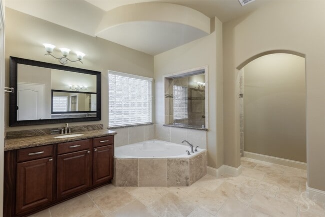Building Photo - 32611 Waltham Crossing