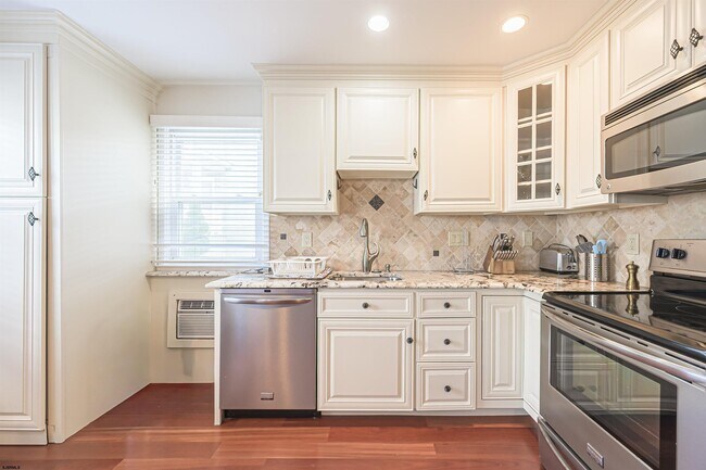 Building Photo - 9506 Ventnor Ave