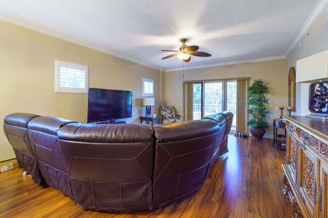 Building Photo - 3 BEDROOM TO 2 BATH SPACIOUS CONDO