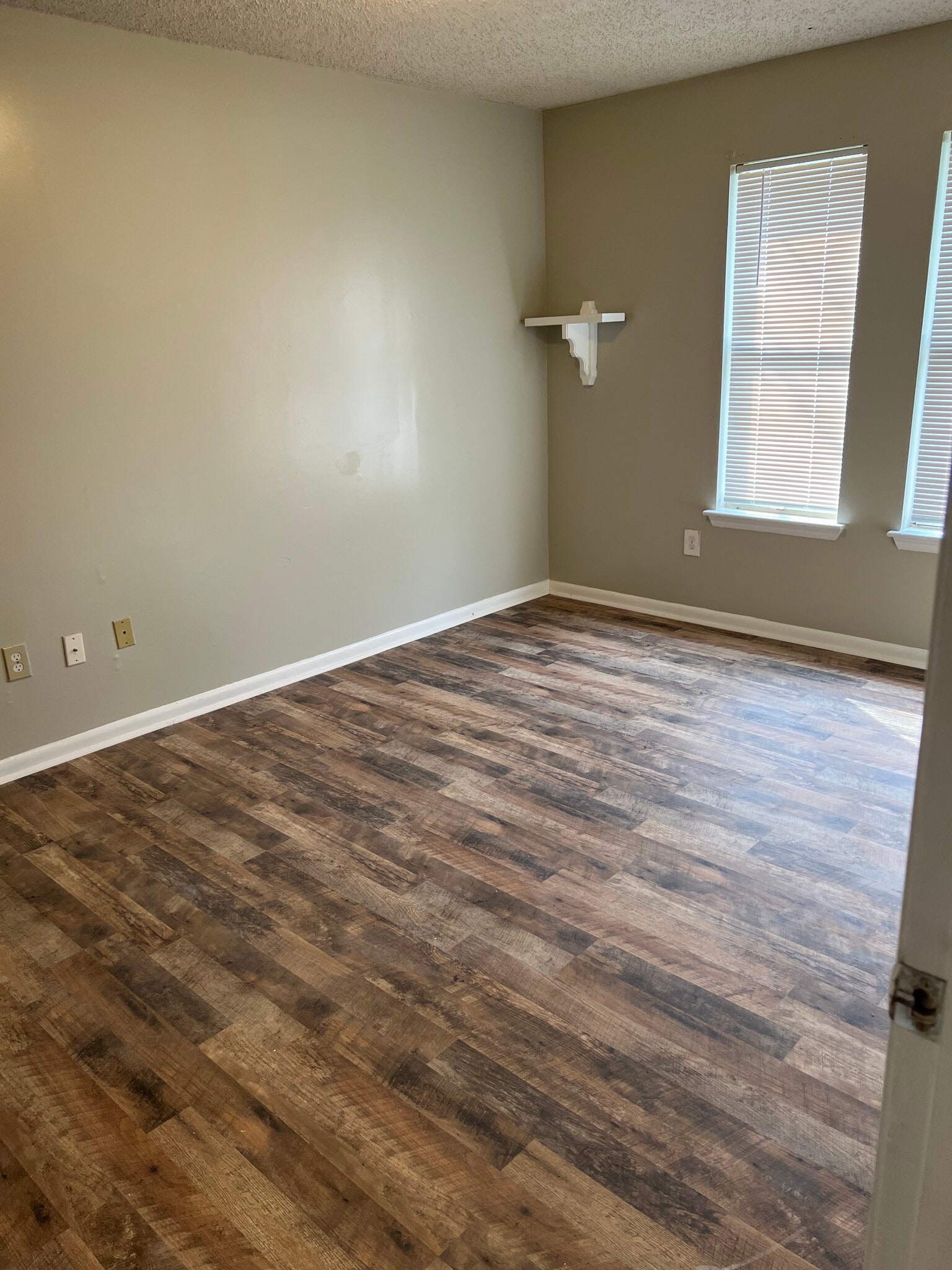 Building Photo - 537 Hickory Hill Dr