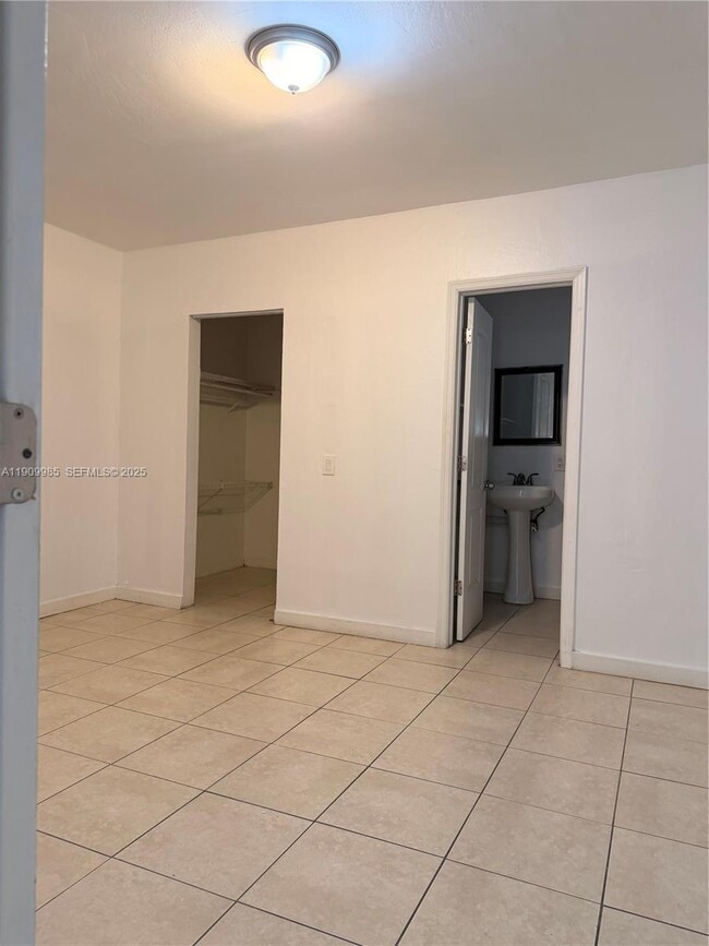 Building Photo - 2412 NW 34th St