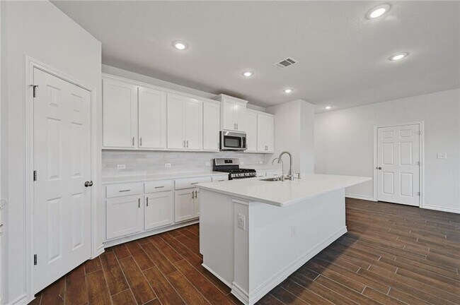 Building Photo - 806 Pepperbark Loop