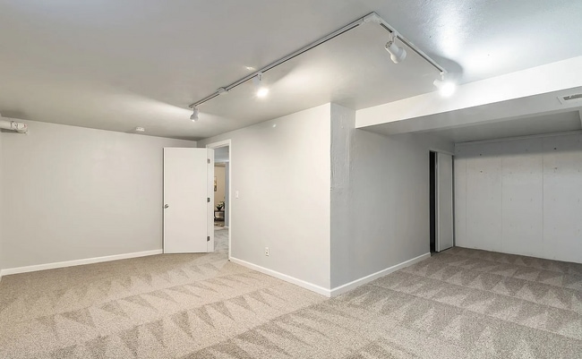 Building Photo - 3833 W 89th Way