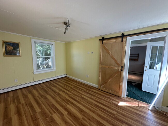 Building Photo - 51 BELLEROSE Rd