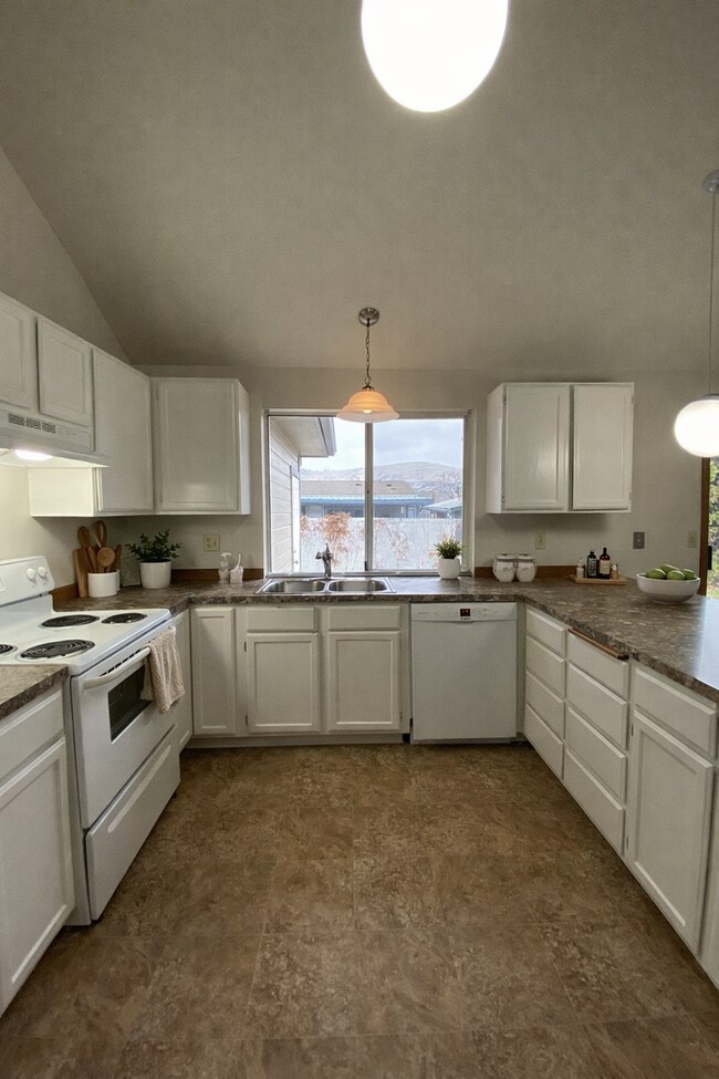 Building Photo - Chav3503(CWP)