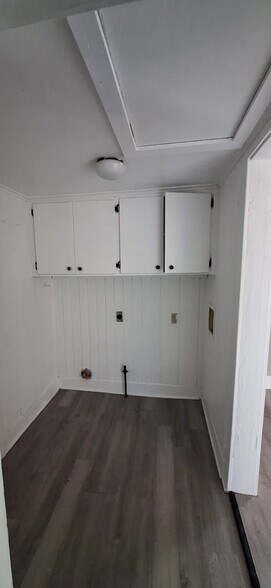 Laundry Room - 216 NE Douglas St