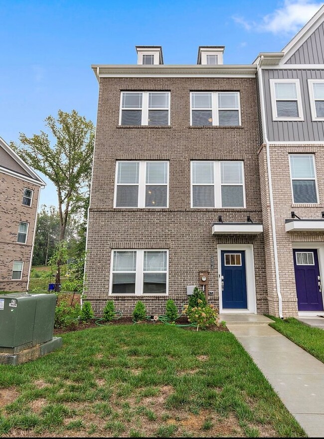 Building Photo - Charming 4BR Townhome in Bryans Road