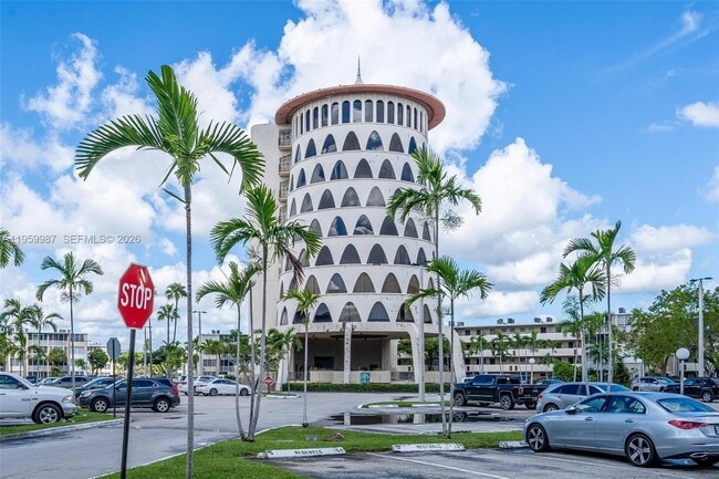 Building Photo - 1750 NE 191st St