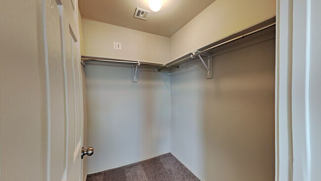 Building Photo - Very Nice and Spacious 4 Bedroom 2 Bath Home With Office/Flex Space in Yukon Schools
