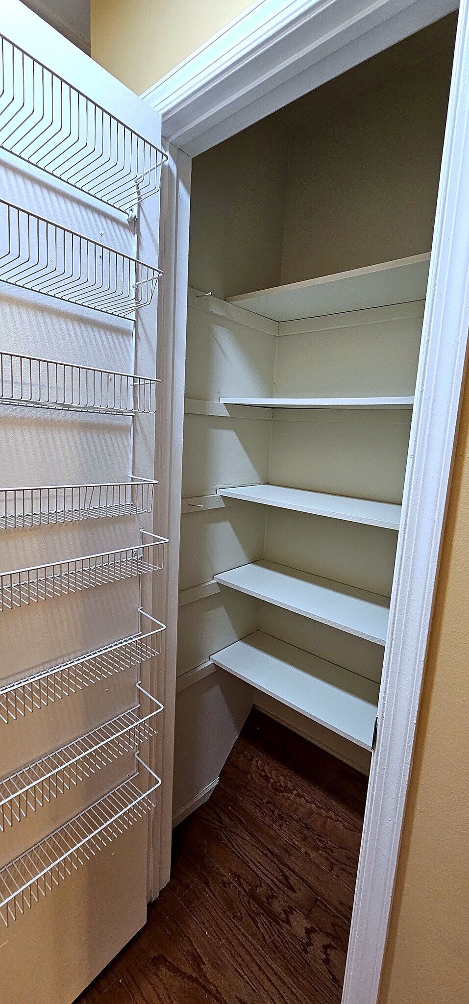 Built-In Linen Storage | Five-shelf built-in linen closet on the bedroom level — everyday storage - 43 Tynemouth Ct