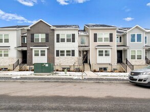 Building Photo - Private Basement Suite in Bright Co-Ed Townhome in Lehi Exchange!