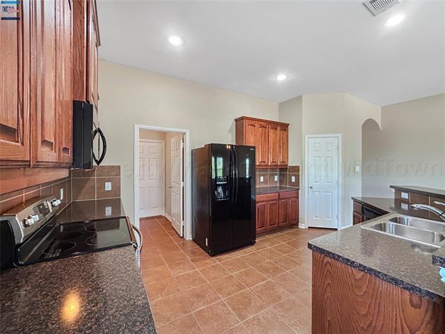 Building Photo - 5859 Foxglove Ln