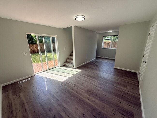 Building Photo - Newly renovated 1892sqft 4-bedroom, 3-bath home in Portland,
