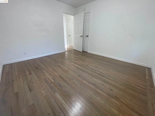 Building Photo - 1248 Hale Dr