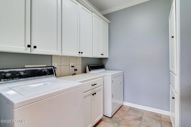 Building Photo - 141 Kingspointe Cir