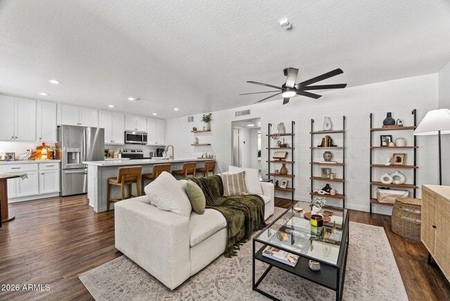 Building Photo - 1024 N 85th Pl