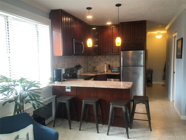 Building Photo - 855 E Broadway