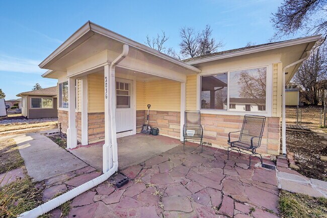Building Photo - $2,240.95, $200 Off Cleaning Voucher, 4 Beds 1 Bath Single Family Home in Denver with Washer and ...