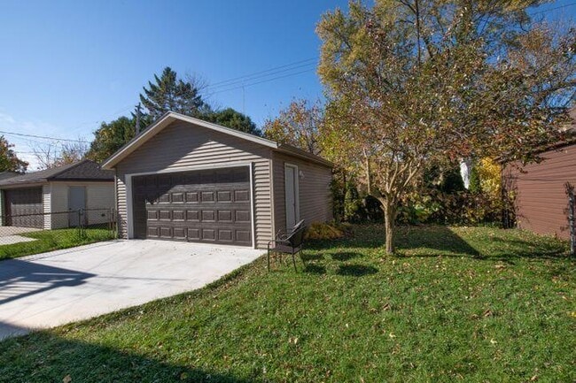 Building Photo - 4217 N Newhall St