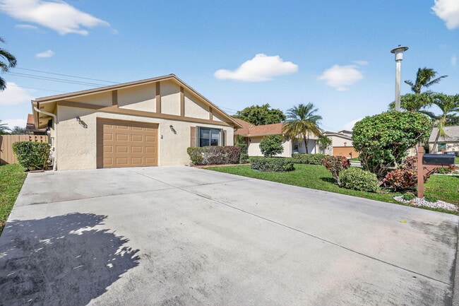 Building Photo - 870 NW 32nd Ave