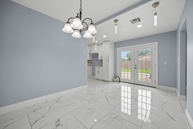 Building Photo - 15303 Tonya Dr