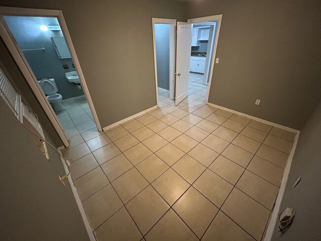 Building Photo - Cozy 1-Bedroom Apartment with Screened-In Patio & On-Site Laundry