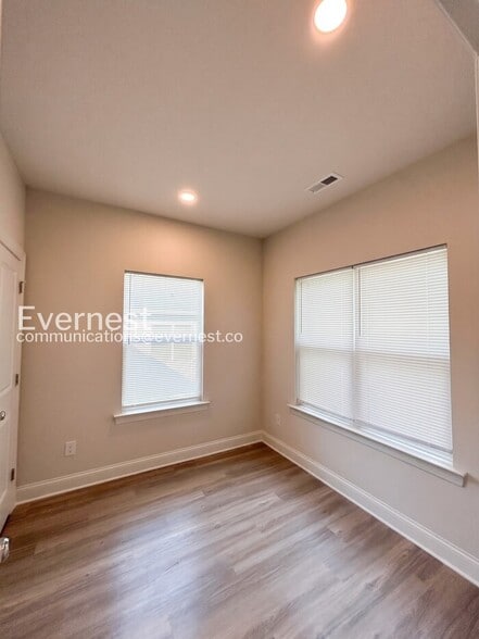Building Photo - 106 Elwood St