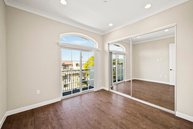 Building Photo - 342 Myrtle St