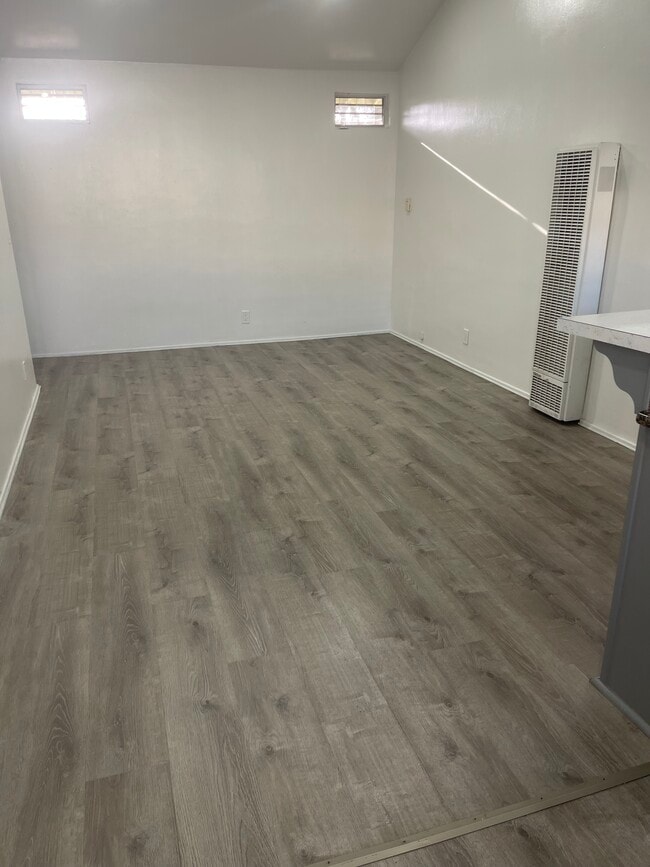 Building Photo - 3750 Clarington Ave