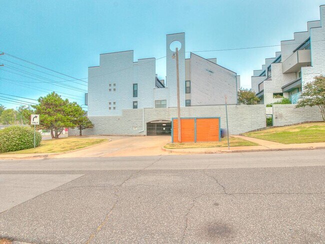 Building Photo - 931 NW 7th St