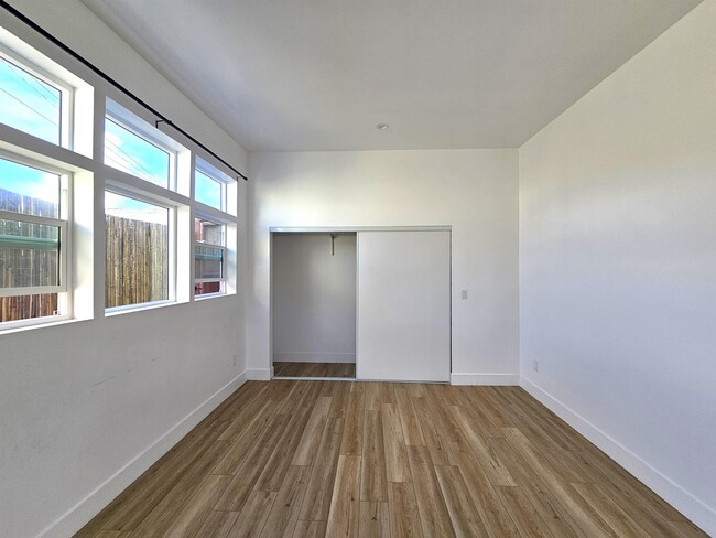 Building Photo - 2711 W 60th St