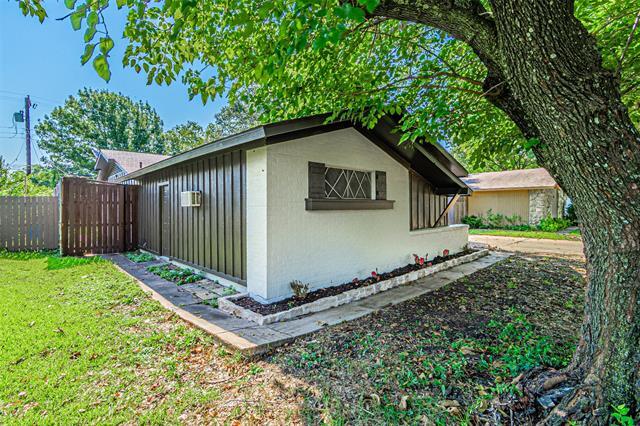 Building Photo - 1018 McCallum Dr