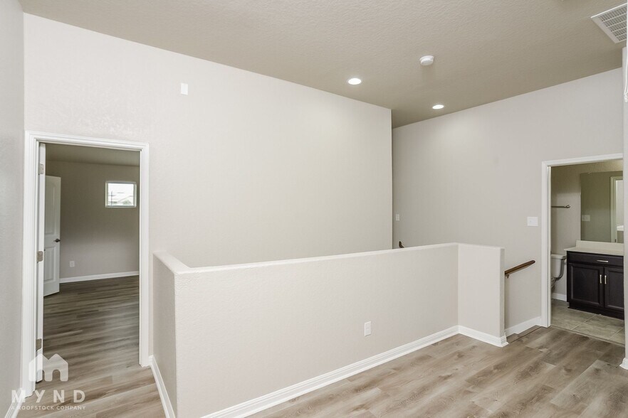 Building Photo - 11335 Decidedly