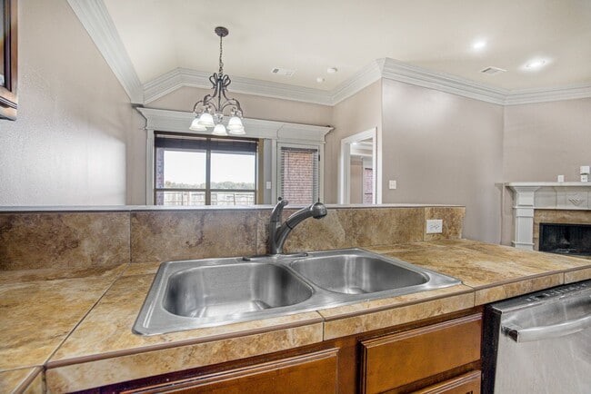 Building Photo - 110 Vienne Pl