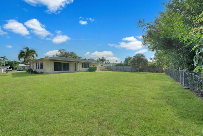 Building Photo - 2022 Collier Ave