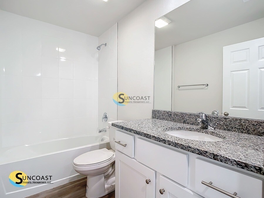 Building Photo - 16262 Tanglewood Ave