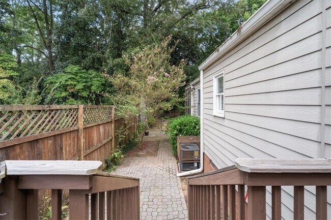 Building Photo - 259 Spence Ave SE