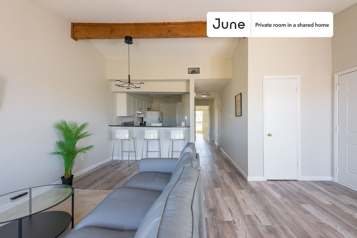 Building Photo - Room in Shared 2 bed/2 bath home