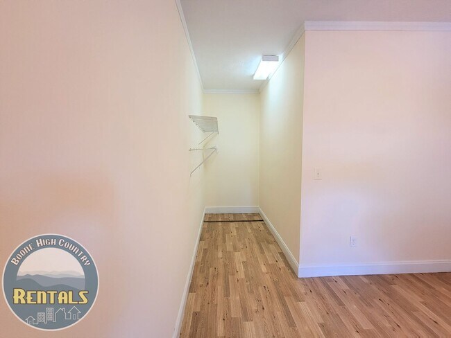 Building Photo - Gorgeous 3bd/2.5ba House With Included Downstairs Apartment