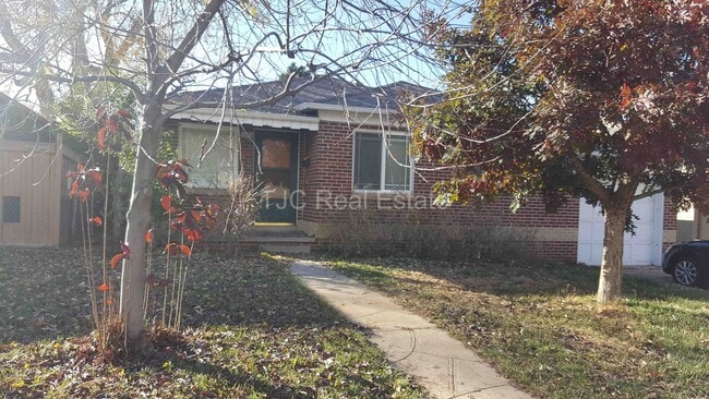 Building Photo - 1215 S Jackson St