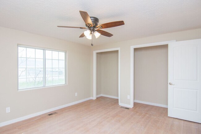 Building Photo - Fully Renovated Home + Shop + RV Parking in Tremonton!