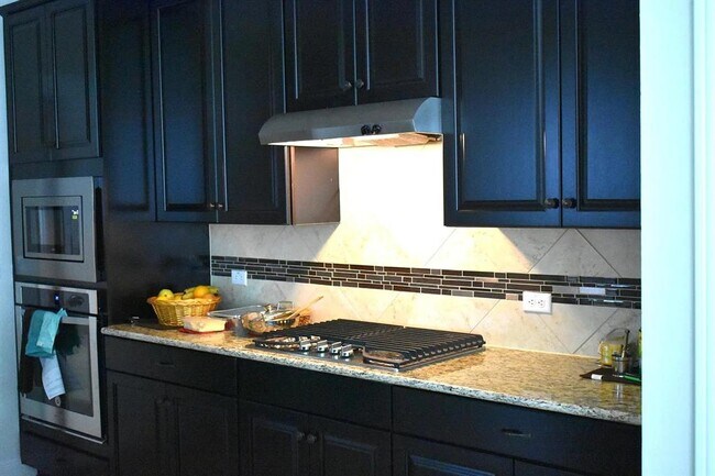 Building Photo - 1109 Sundrops St