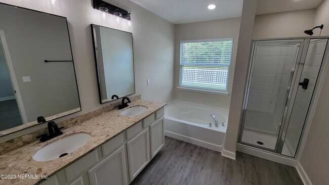 Building Photo - 2735 Woodsdale Dr