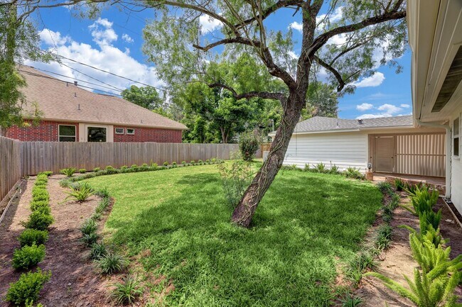 Building Photo - 3807 Murworth Dr