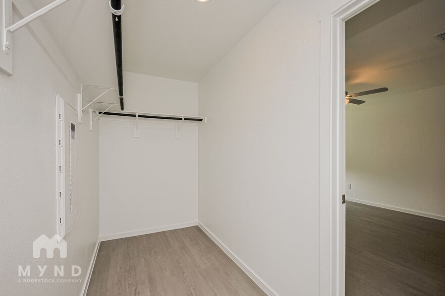 Building Photo - 2716 Mistwood Dr