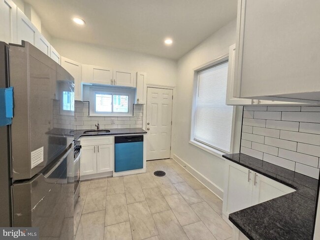 Building Photo - 2613 Oakford St