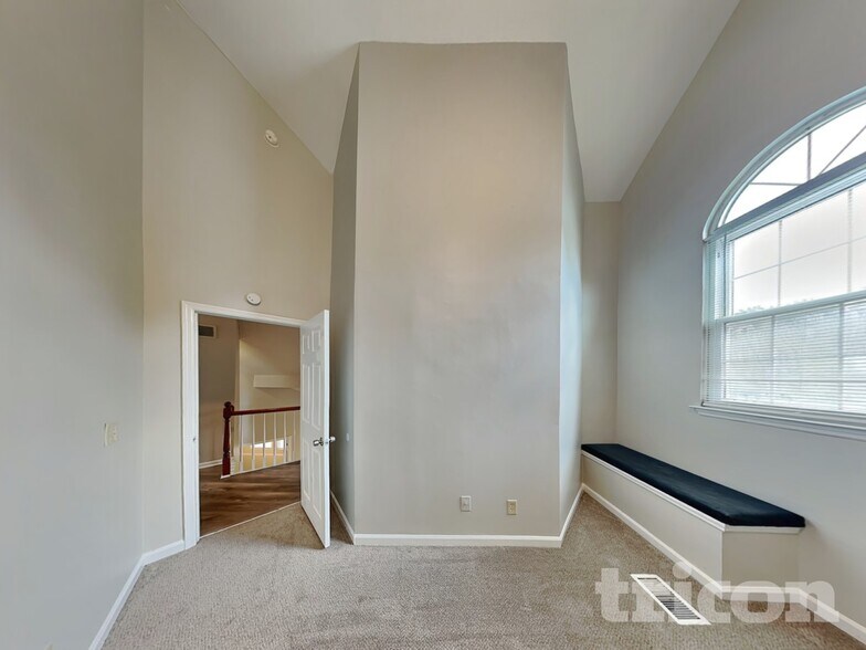 Building Photo - 623 Lockhart Ct NE